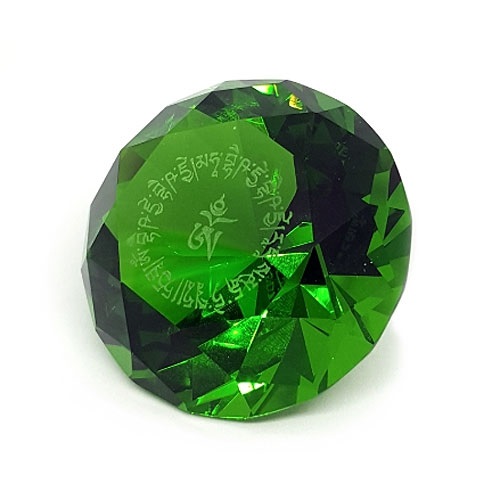Купить Зелёный кристалл с мантрой Лакшми для привлечения денег и изобилия-Магазин фен-шуй интернет магазин Караван.